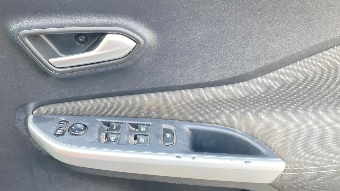 2021 Nissan MAGNITE XV PREMIUM, Petrol, Manual, 38,247 km, Driver Side Door Panels Control