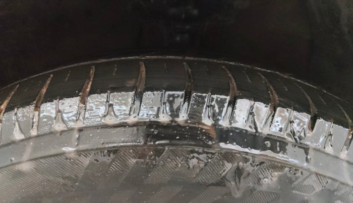 2017 Hyundai Grand i10 SPORTZ (O) 1.2 KAPPA VTVT, Petrol, Manual, 95,064 km, Right Front Tyre Tread