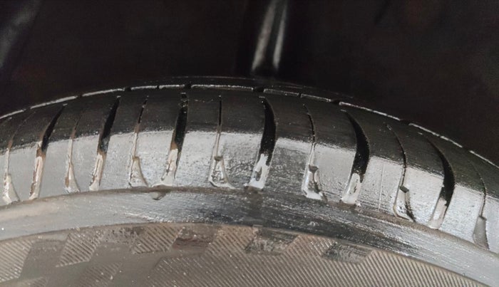 2017 Hyundai Grand i10 SPORTZ (O) 1.2 KAPPA VTVT, Petrol, Manual, 95,064 km, Right Rear Tyre Tread