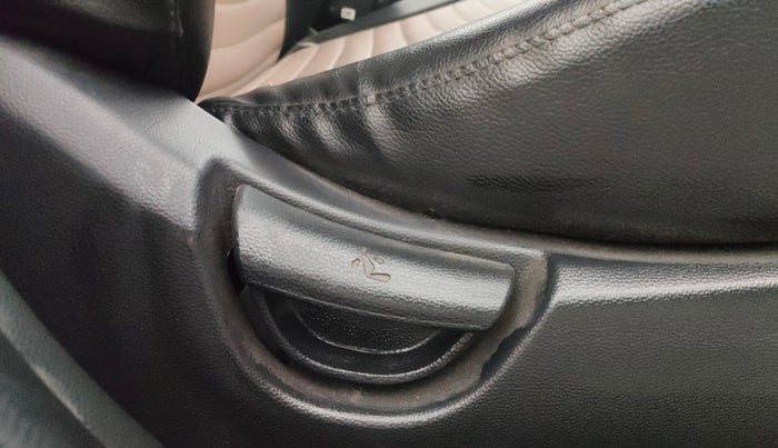 2017 Hyundai Grand i10 SPORTZ (O) 1.2 KAPPA VTVT, Petrol, Manual, 95,064 km, Driver Side Adjustment Panel