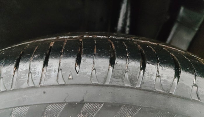 2017 Hyundai Grand i10 SPORTZ (O) 1.2 KAPPA VTVT, Petrol, Manual, 95,064 km, Left Rear Tyre Tread