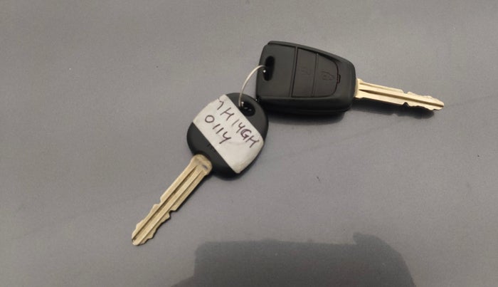 2017 Hyundai Grand i10 SPORTZ (O) 1.2 KAPPA VTVT, Petrol, Manual, 95,064 km, Key Close Up