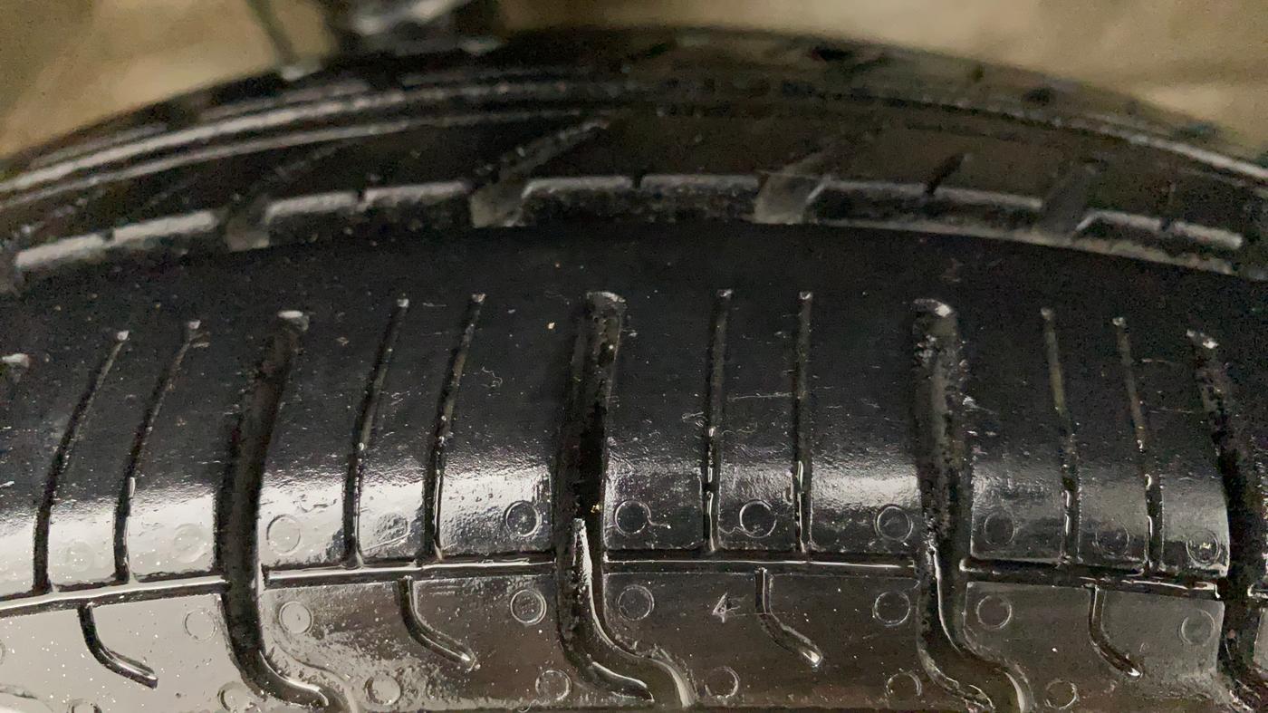 2017 Maruti Wagon R 1.0 LXI CNG, CNG, Manual, 70,416 km, Right Front Tyre Tread