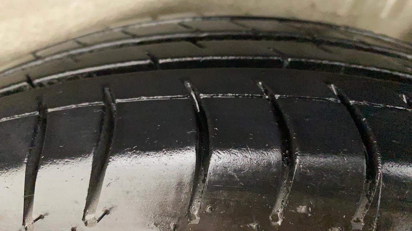 2017 Maruti Wagon R 1.0 LXI CNG, CNG, Manual, 70,416 km, Left Rear Tyre Tread