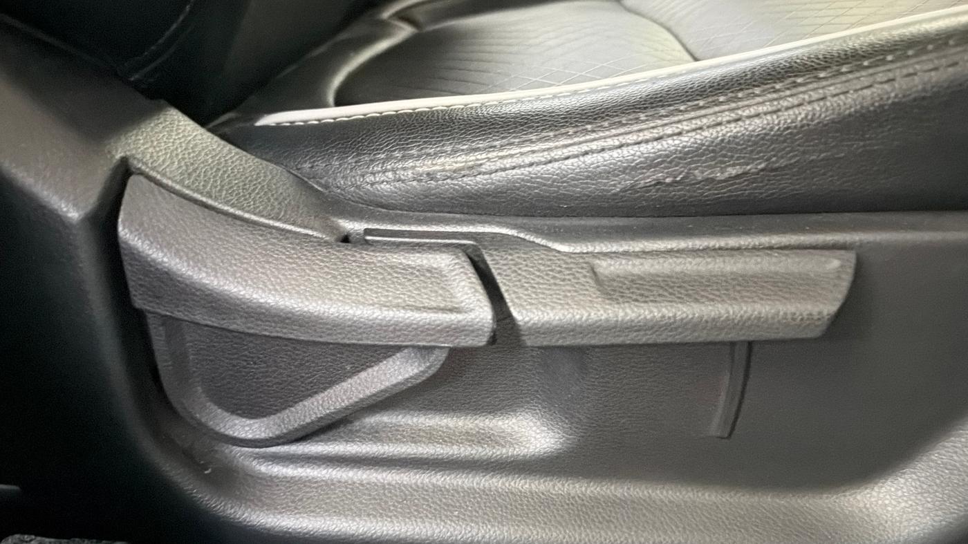 2020 KIA SONET HTX 1.0 IMT, Petrol, Manual, 69,329 km, Driver Side Adjustment Panel