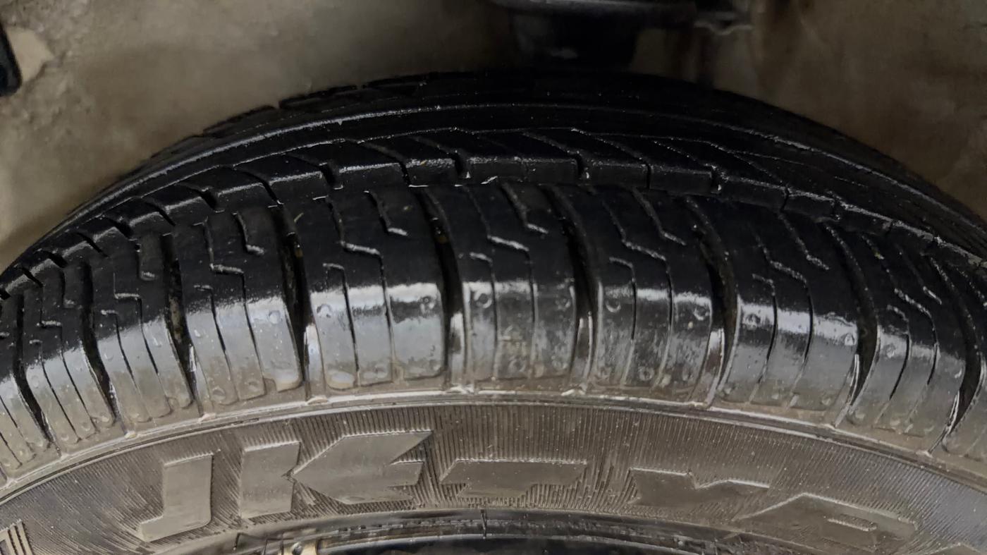 2012 Maruti Alto 800 LX CNG, CNG, Manual, 71,627 km, Left Front Tyre Tread