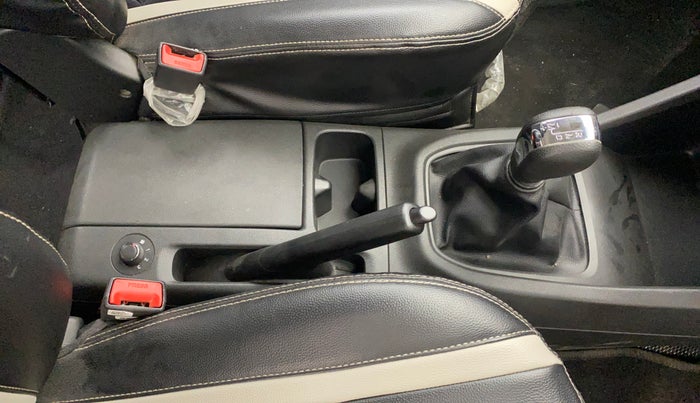 2020 Renault TRIBER RXT AMT, Petrol, Automatic, 34,872 km, Gear Lever