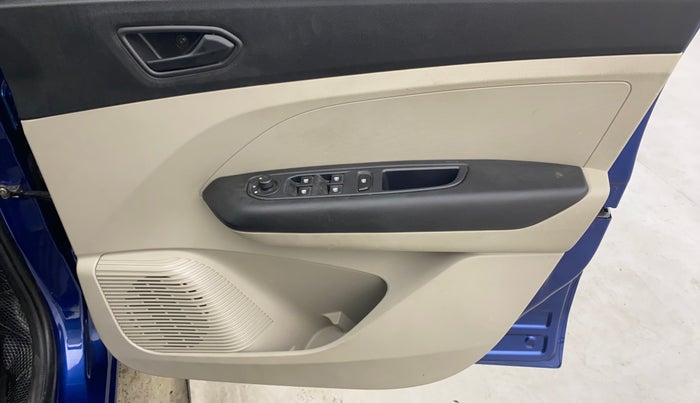 2020 Renault TRIBER RXT AMT, Petrol, Automatic, 34,872 km, Driver Side Door Panels Control