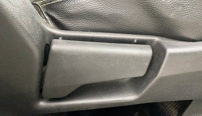 2020 Renault TRIBER RXT AMT, Petrol, Automatic, 34,872 km, Driver Side Adjustment Panel