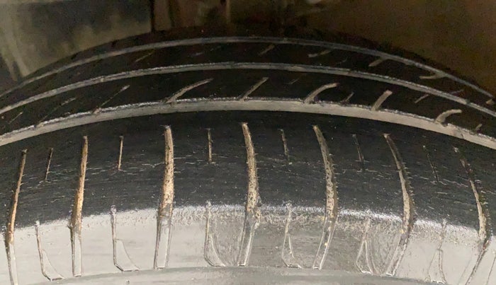 2016 Mahindra Kuv100 K4 PLUS 6 STR, Petrol, Manual, 47,491 km, Left Front Tyre Tread