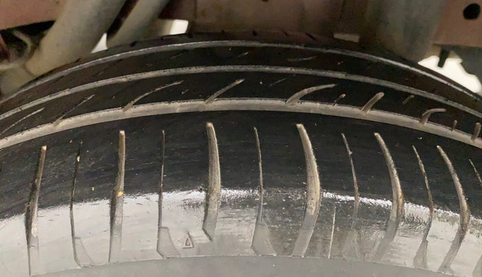 2016 Mahindra Kuv100 K4 PLUS 6 STR, Petrol, Manual, 47,491 km, Left Rear Tyre Tread