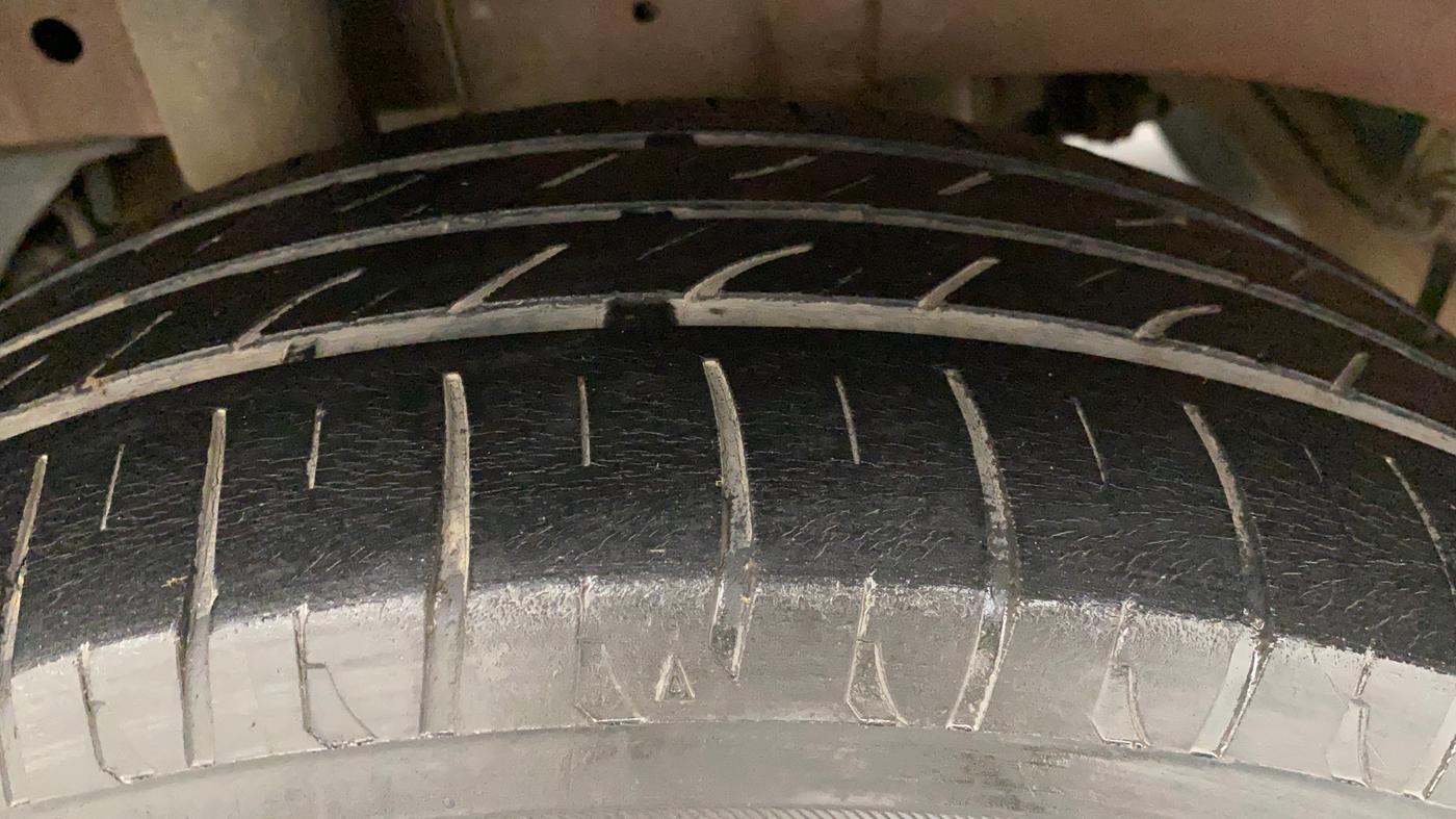 2016 Mahindra Kuv100 K4 PLUS 6 STR, Petrol, Manual, 47,491 km, Right Rear Tyre Tread