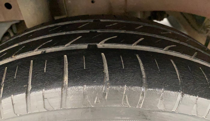 2016 Mahindra Kuv100 K4 PLUS 6 STR, Petrol, Manual, 47,491 km, Right Rear Tyre Tread