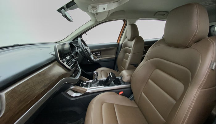 2019 Tata Harrier XZ 2.0L Kryotec, Diesel, Manual, 90,021 km, Right Side Front Door Cabin