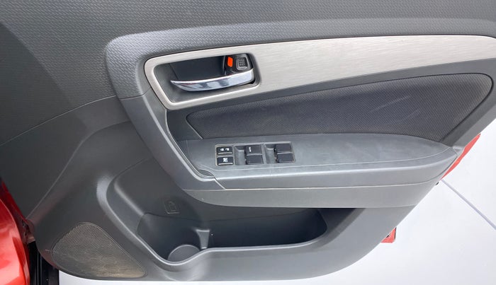 2016 Maruti Vitara Brezza ZDI PLUS DUAL TONE, Diesel, Manual, 1,50,258 km, Driver Side Door Panels Control