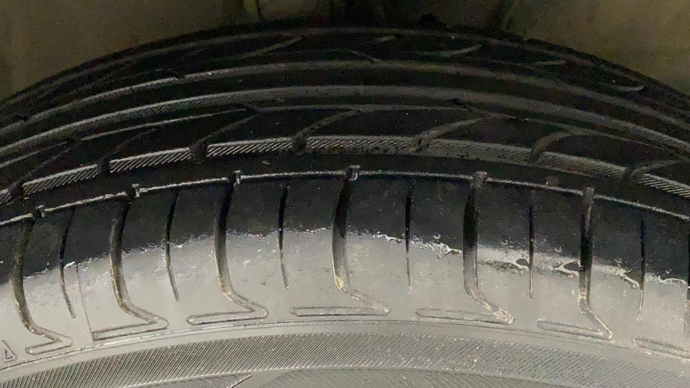 2020 Maruti XL6 ZETA MT, Petrol, Manual, 73,095 km, Right Front Tyre Tread