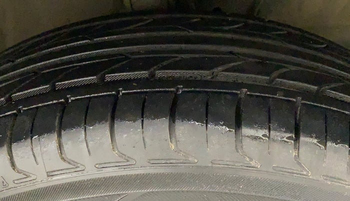 2020 Maruti XL6 ZETA MT, Petrol, Manual, 73,095 km, Right Front Tyre Tread