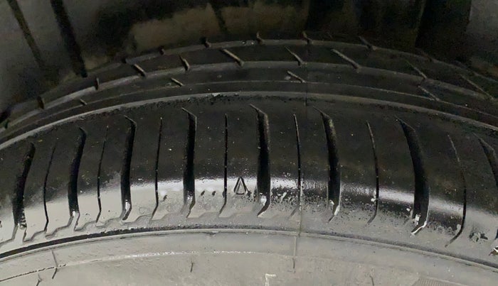 2020 Maruti XL6 ZETA MT, Petrol, Manual, 73,095 km, Left Rear Tyre Tread
