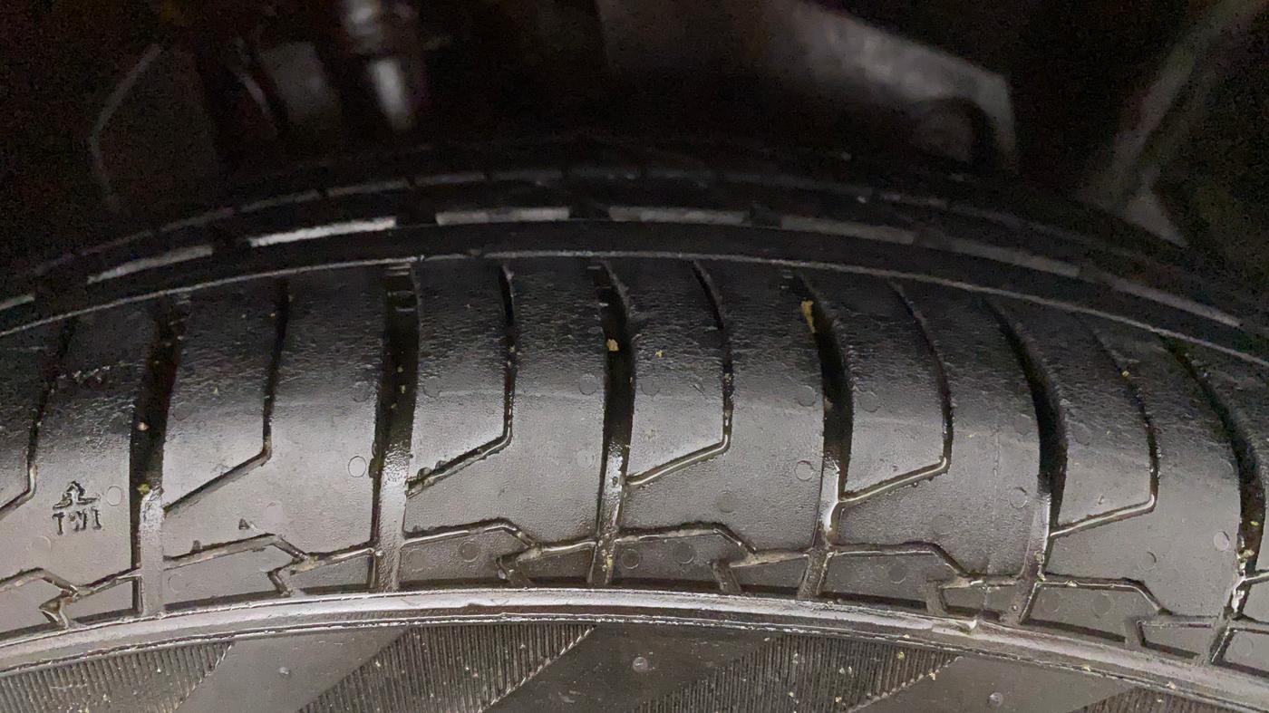2017 Ford Ecosport TITANIUM + 1.5L DIESEL, Diesel, Manual, 75,115 km, Right Front Tyre Tread