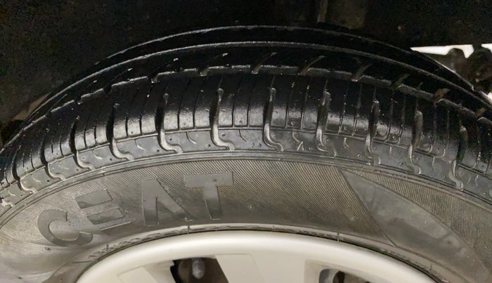2017 Renault Kwid RXL, Petrol, Manual, 32,705 km, Left Rear Tyre Tread
