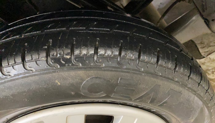 2017 Renault Kwid RXL, Petrol, Manual, 32,705 km, Right Rear Tyre Tread
