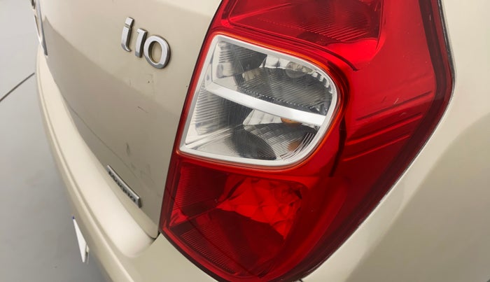 2011 Hyundai i10 MAGNA 1.2, Petrol, Manual, 1,02,475 km, Right tail light - Minor scratches