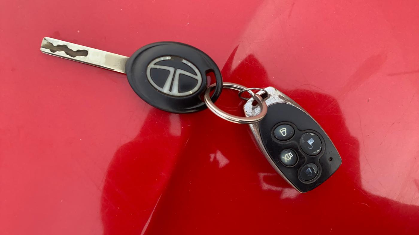 2019 Tata NEXON XE PETROL, Petrol, Manual, 52,521 km, Key Close Up