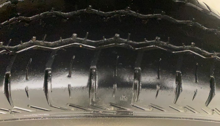 2023 Maruti Eeco 5 STR AC, Petrol, Manual, 28,999 km, Left Rear Tyre Tread