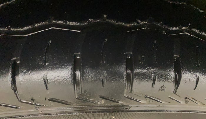 2023 Maruti Eeco 5 STR AC, Petrol, Manual, 28,999 km, Left Front Tyre Tread