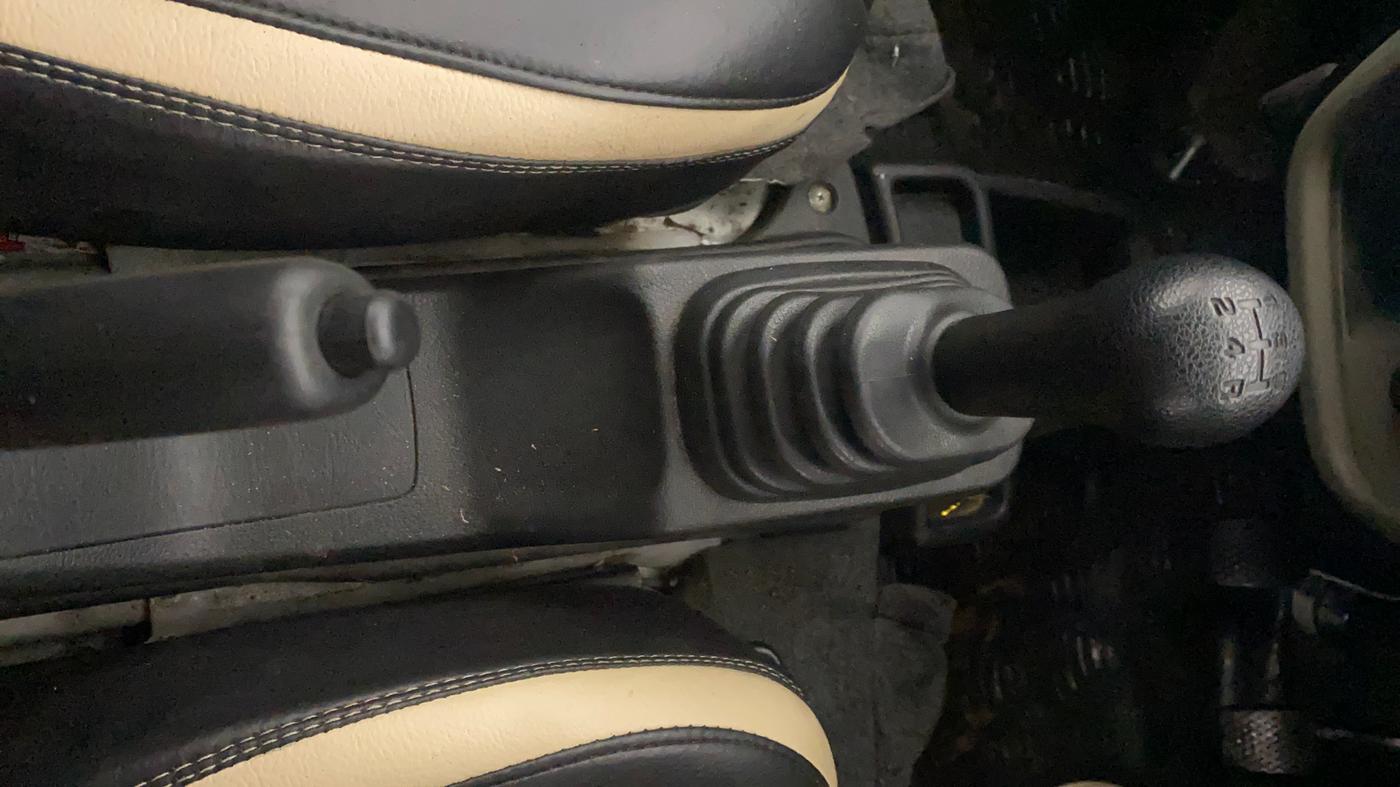 2023 Maruti Eeco 5 STR AC, Petrol, Manual, 29,009 km, Gear Lever