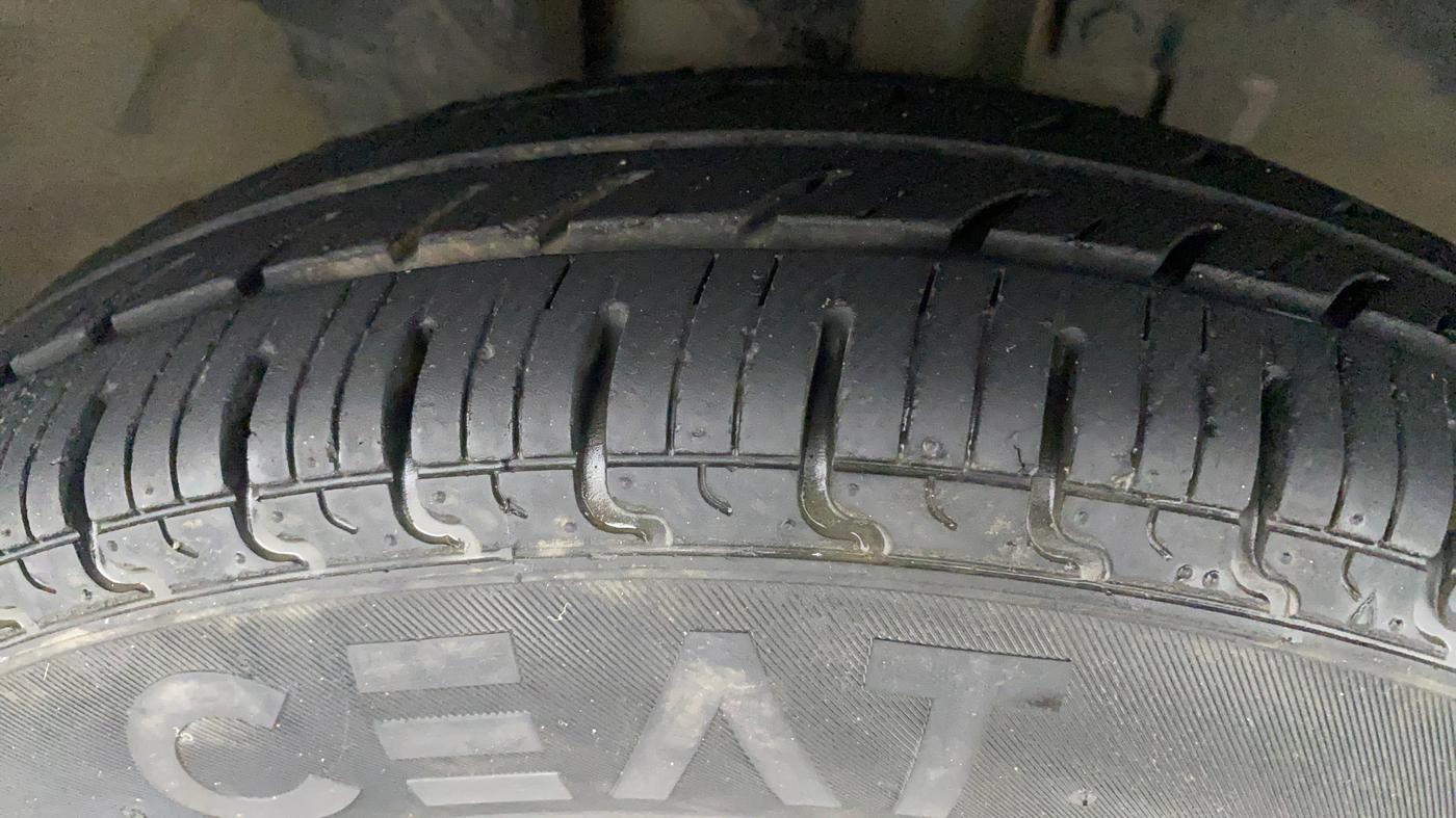 2018 Renault Kwid RXT 1.0 AMT (O), Petrol, Automatic, 22,487 km, Right Front Tyre Tread