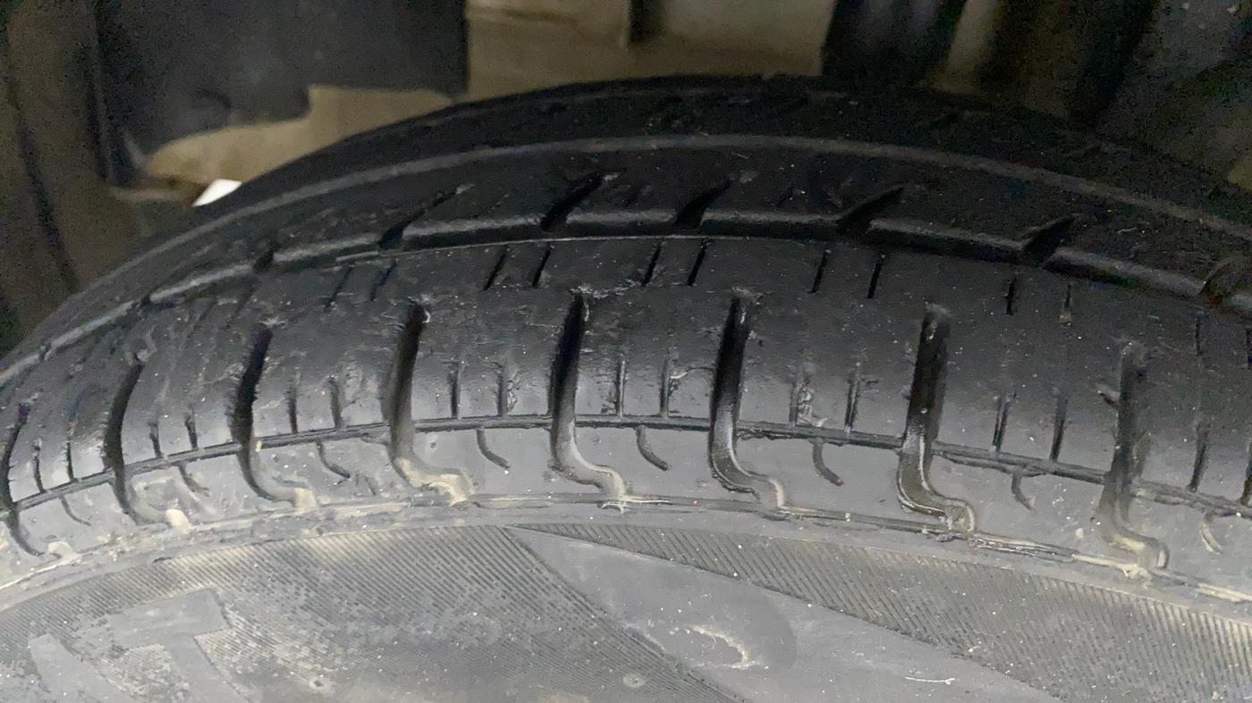 2018 Renault Kwid RXT 1.0 AMT (O), Petrol, Automatic, 22,487 km, Left Front Tyre Tread
