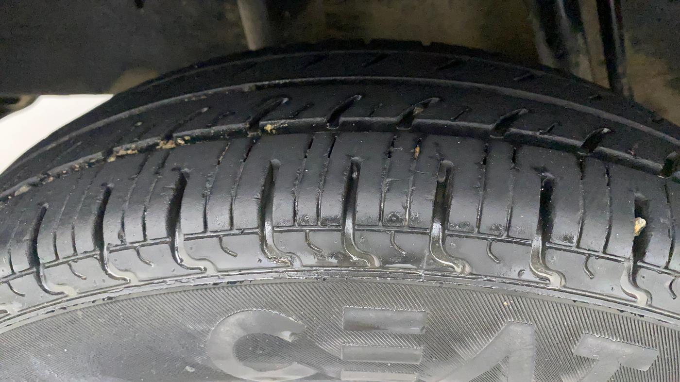 2018 Renault Kwid RXT 1.0 AMT (O), Petrol, Automatic, 22,487 km, Right Rear Tyre Tread