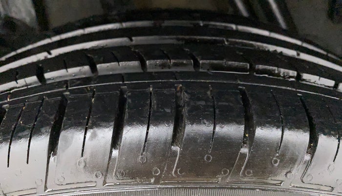 2020 Renault Duster RXS 1.3 TURBO PETROL MT, Petrol, Manual, 30,412 km, Right Rear Tyre Tread