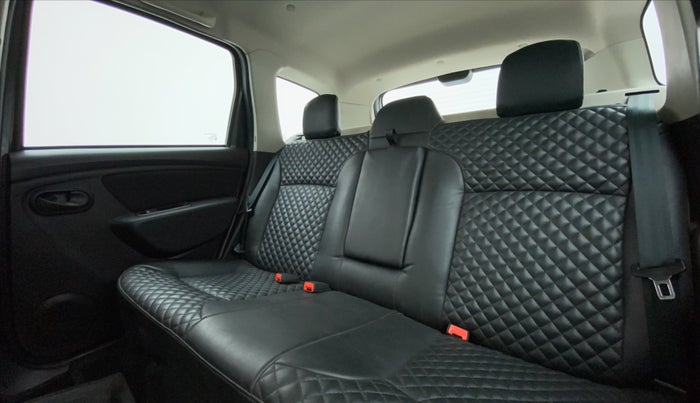 2020 Renault Duster RXS 1.3 TURBO PETROL MT, Petrol, Manual, 30,412 km, Right Side Rear Door Cabin