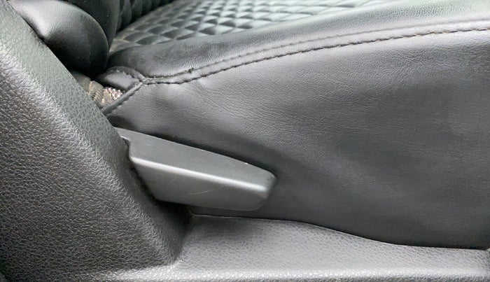 2020 Renault Duster RXS 1.3 TURBO PETROL MT, Petrol, Manual, 30,412 km, Driver Side Adjustment Panel