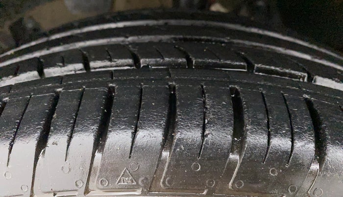 2020 Renault Duster RXS 1.3 TURBO PETROL MT, Petrol, Manual, 30,412 km, Left Front Tyre Tread