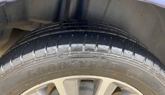 2018 Maruti Ciaz ALPHA DIESEL 1.3, Diesel, Manual, 85,988 km, Right Rear Tyre Tread