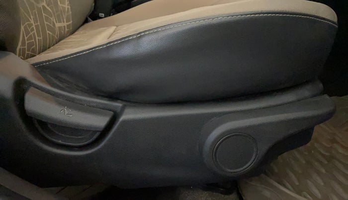 2014 Hyundai Xcent SX 1.2 (O), Petrol, Manual, 60,041 km, Driver Side Adjustment Panel