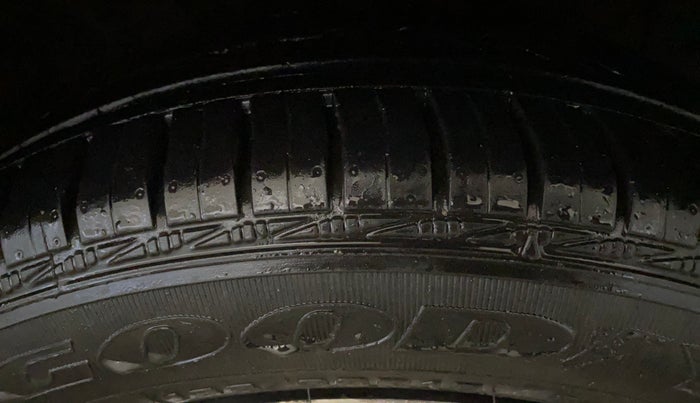 2014 Hyundai Xcent SX 1.2 (O), Petrol, Manual, 60,041 km, Right Front Tyre Tread