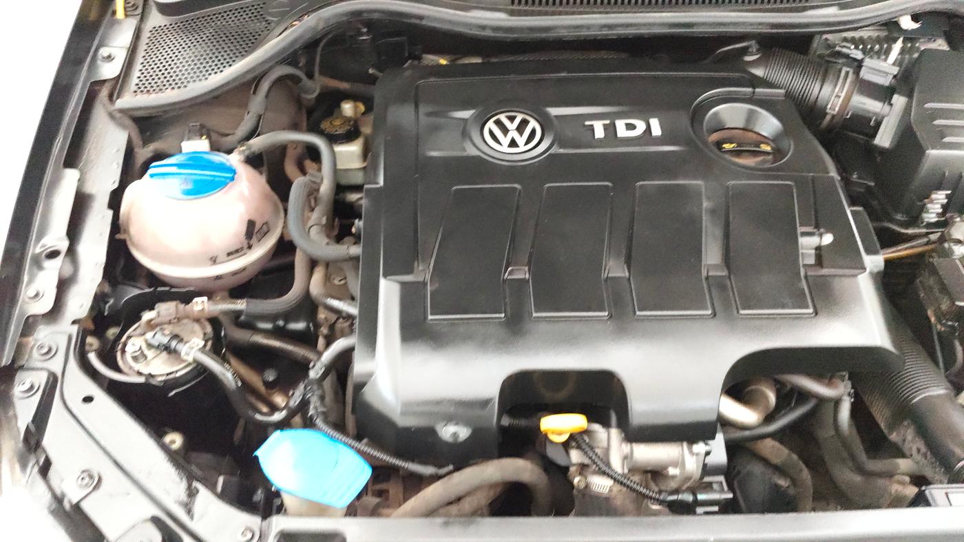 2015 Volkswagen Polo COMFORTLINE 1.5L, Diesel, Manual, 1,30,121 km, Engine View - Right