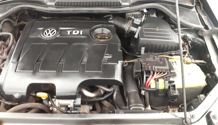 2015 Volkswagen Polo COMFORTLINE 1.5L, Diesel, Manual, 1,30,121 km, Engine View - Left