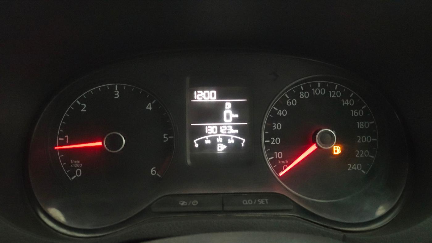 2015 Volkswagen Polo COMFORTLINE 1.5L, Diesel, Manual, 1,30,121 km, Odometer Image