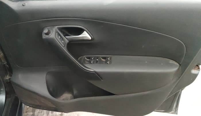 2015 Volkswagen Polo COMFORTLINE 1.5L, Diesel, Manual, 1,30,121 km, Driver Side Door Panels Control