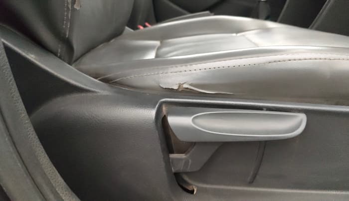 2015 Volkswagen Polo COMFORTLINE 1.5L, Diesel, Manual, 1,30,121 km, Driver Side Adjustment Panel