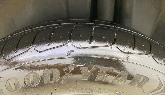 2017 Maruti Ciaz ZETA 1.4  MT PETROL, Petrol, Manual, 74,331 km, Left Rear Tyre Tread