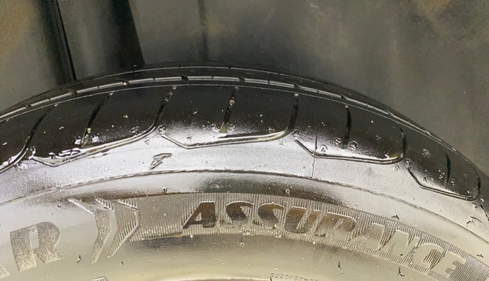 2017 Maruti Ciaz ZETA 1.4  MT PETROL, Petrol, Manual, 74,331 km, Right Rear Tyre Tread