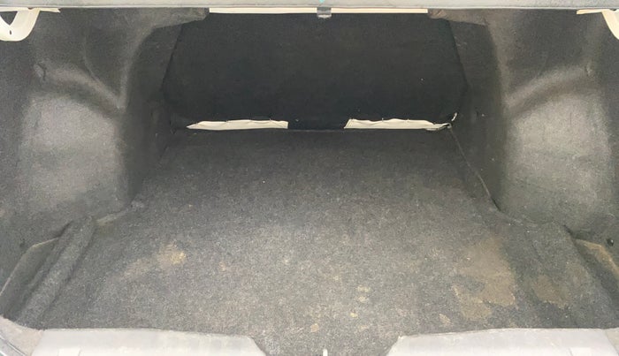 2017 Maruti Ciaz ZETA 1.4  MT PETROL, Petrol, Manual, 74,331 km, Boot Inside