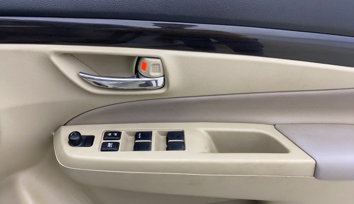 2017 Maruti Ciaz ZETA 1.4  MT PETROL, Petrol, Manual, 74,331 km, Driver Side Door Panels Control