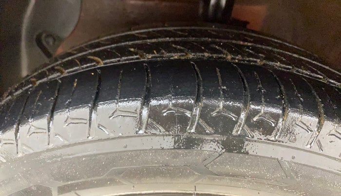 2017 Hyundai Grand i10 SPORTZ (O) AT 1.2 KAPPA VTVT, Petrol, Automatic, 63,246 km, Left Front Tyre Tread